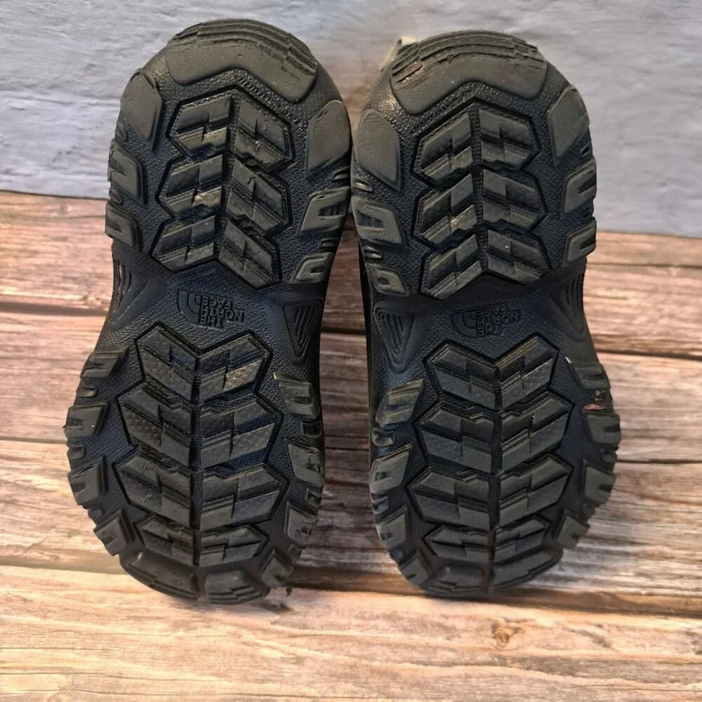 North‎ Face Kids Alpenglow IV black snow boots size 2 lace up